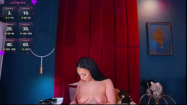 MadyLuxxx online show from December 5, 8:10 pm