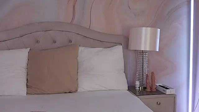 GingerEllis online show from November 13, 4:44 am