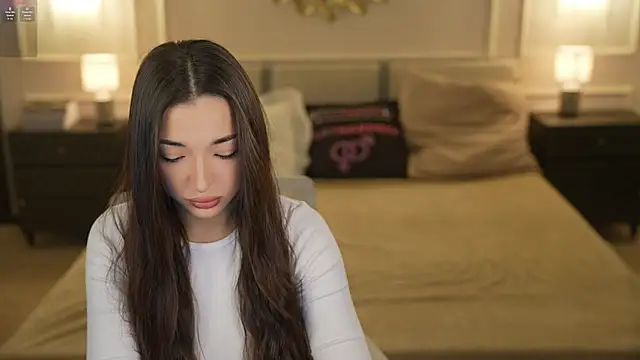 Jasmine Flow online show from November 18, 8:37 am