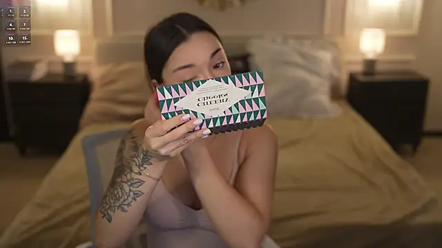 Jasmine Flow online show from November 3, 7:45 am