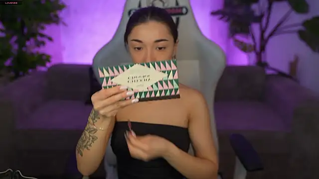 Jasmine Flow online show from March 16, 8:07 am