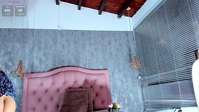 naomidibello online show from April 23, 7:49 pm