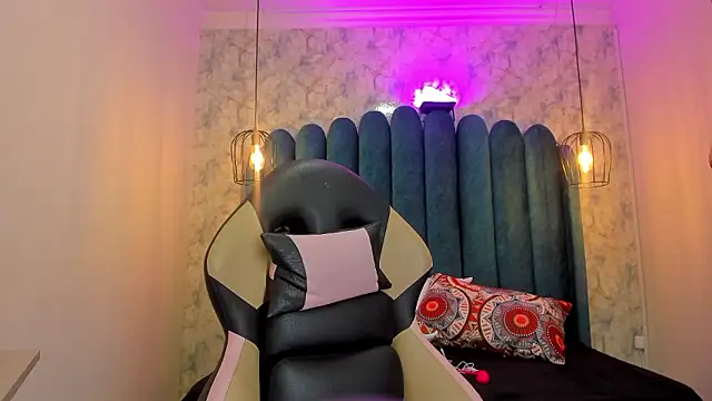 nalalye cruzz  online show from March 6, 3:23 am