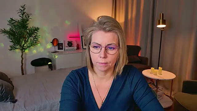 Annie Light online show from April 27, 7:16 am