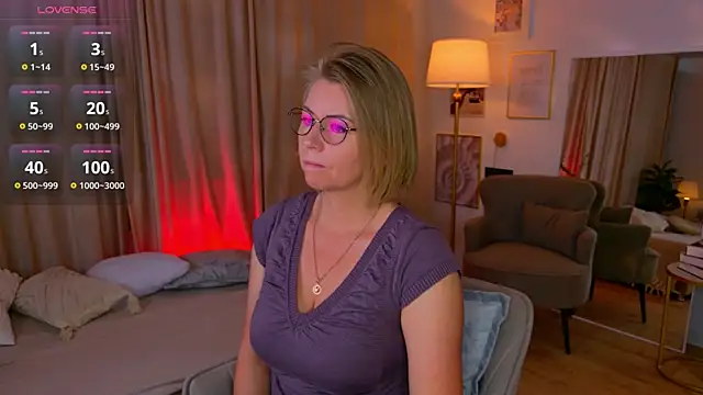 Annie Light online show from June 12, 8:44 am