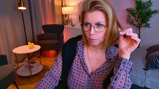 Annie Light online show from April 25, 1:41 pm