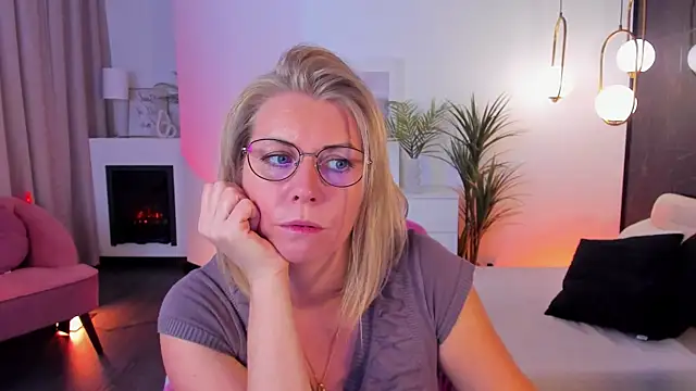 Annie Light online show from September 29, 5:56 am