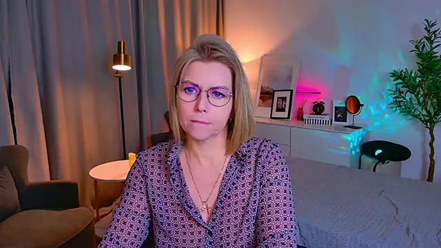 Annie Light online show from April 25, 8:39 am