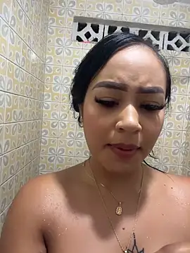 Luisa Fernandaa online show from March 25, 1:33 am