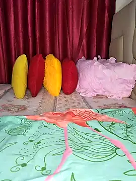 NicRaisaa online show from April 26, 4:43 am