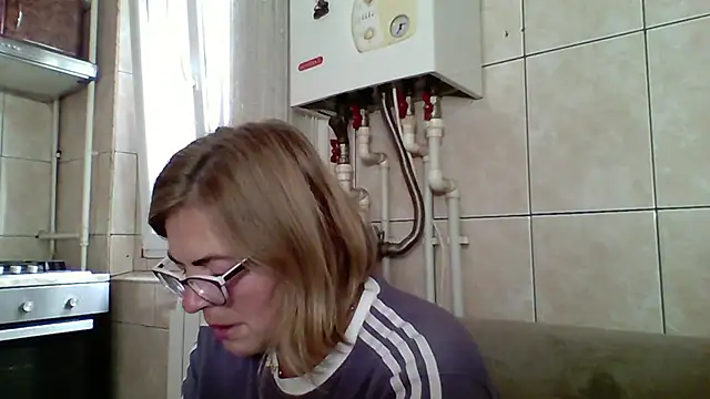 YulliaMilf online show from December 2, 10:38 am