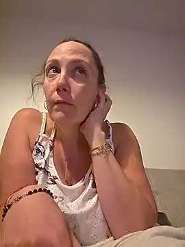 Wisie Cutie online show from April 25, 9:01 pm