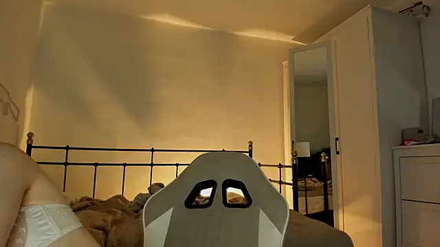 lit asella online show from February 7, 2:21 pm