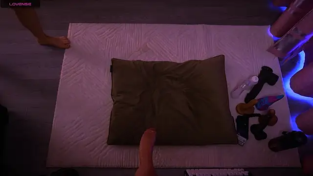 Redhead Shark new online show from April 29, 12:30 pm