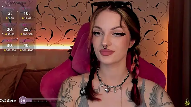 Snapshot of BratzieDarsie chatting on October 4, 9:59 am BratzieDarsie online show from October 4, 9:59 am