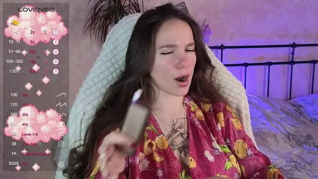 lil luna x online show from April 28, 11:03 am