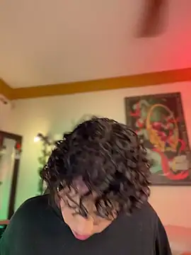 ZahaRoseee online show from April 25, 6:05 am