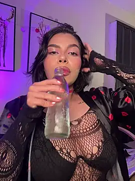 GigiiStone online show from February 11, 8:54 pm