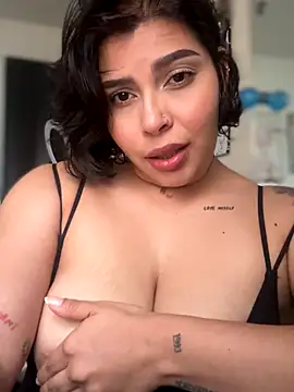 Snapshot of GigiiStone chatting on October 13, 5:15 pm GigiiStone online show from October 13, 5:15 pm