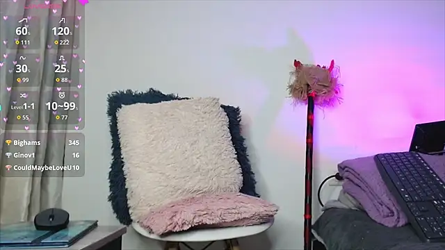 leonie saanvi  online show from March 28, 1:21 pm