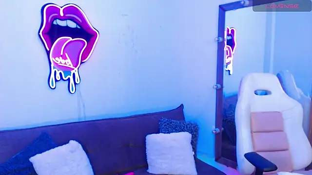 demyanderson  online show from April 21, 12:25 am