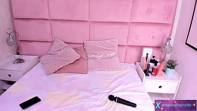 HannaTaylor online show from April 23, 3:58 am