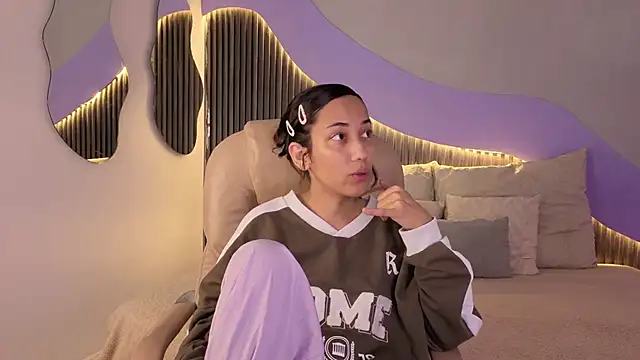 hot little bunny online show from February 4, 10:13 pm