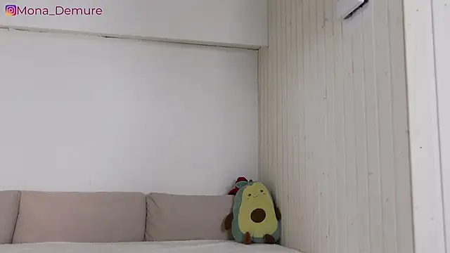 MonaDemure online show from February 12, 3:25 pm