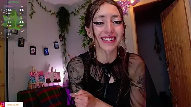 VickyJackson  online show from December 18, 8:24 pm