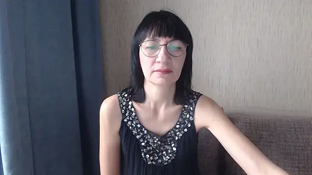 Snapshot of Erica95Bloom chatting on October 20, 9:45 am Erica95Bloom online show from October 20, 9:45 am