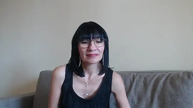 Snapshot of Erica95Bloom chatting on September 15, 9:28 am Erica95Bloom online show from September 15, 9:28 am