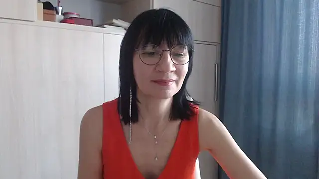 Snapshot of Erica95Bloom chatting on September 16, 9:28 am Erica95Bloom online show from September 16, 9:28 am
