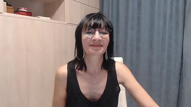 Snapshot of Erica95Bloom chatting on September 12, 4:14 pm Erica95Bloom online show from September 12, 4:14 pm