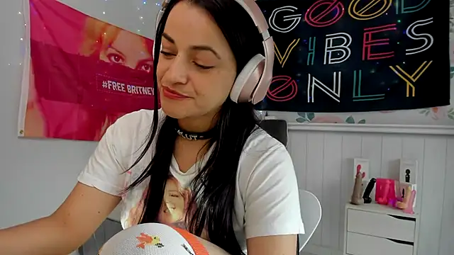 Snapshot of LovelyAzucena chatting on October 8, 3:05 pm LovelyAzucena online show from October 8, 3:05 pm