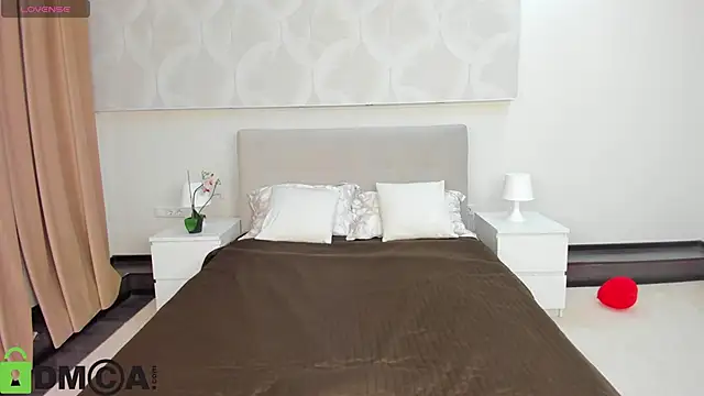 Donna Evans online show from February 23, 11:59 pm