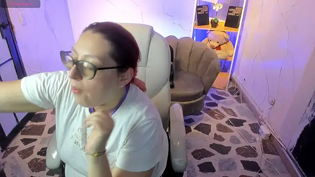 Snapshot of NiickyJones chatting on October 5, 8:25 pm NiickyJones online show from October 5, 8:25 pm