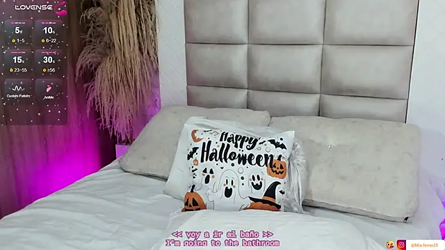 Snapshot of Goddess_mia2 chatting on October 8, 3:00 am Goddess mia2 online show from October 8, 3:00 am