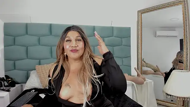 MiaMancini online show from October 1, 10:59 pm