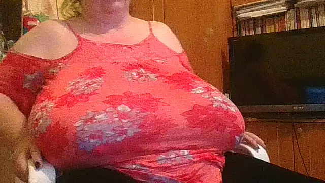 Nataliesbestjuggs online show from October 2, 2:44 pm