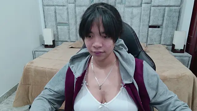 laureentt  online show from April 22, 3:14 am