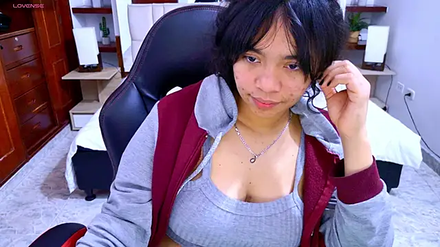 Snapshot of laureentt_ chatting on September 12, 3:29 am laureentt online show from September 12, 3:29 am