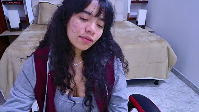 Snapshot of laureentt_ chatting on October 2, 3:33 am laureentt online show from October 2, 3:33 am