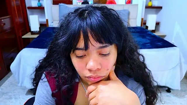 laureentt  online show from November 22, 3:31 am