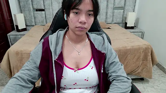 laureentt  online show from April 24, 3:09 am