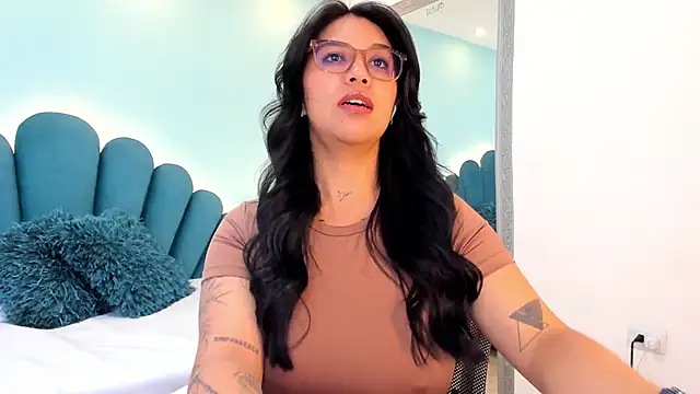 sharlott18 online show from February 14, 2:30 pm