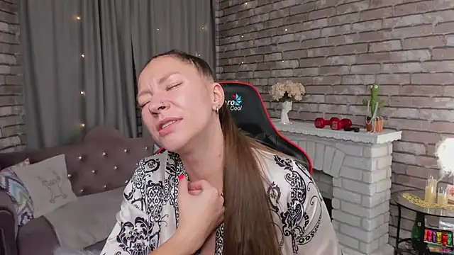 SarahCoksss online show from April 25, 12:35 am