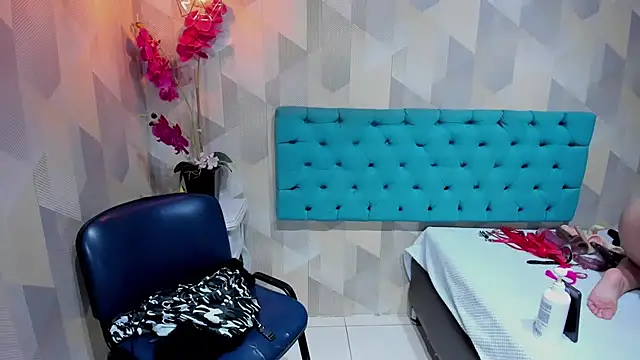 AdaFawxx online show from March 12, 4:37 am