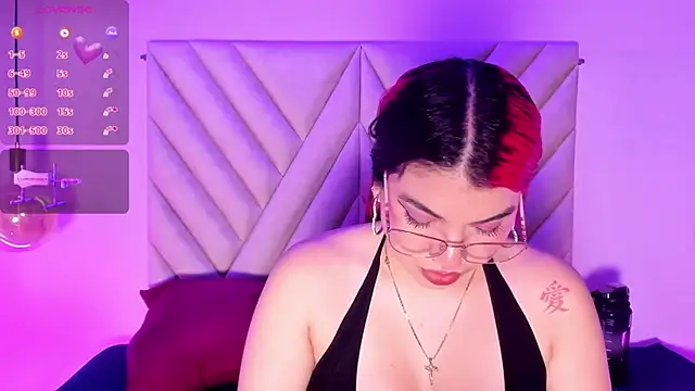 EmmaSwift  online show from February 6, 2:04 am