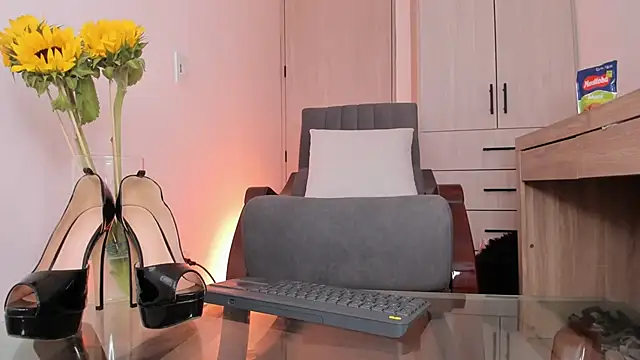 Mialenox online show from May 13, 8:36 pm