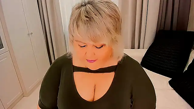 Snapshot of BIGTITSBBW chatting on October 17, 6:27 am BIGTITSBBW online show from October 17, 6:27 am